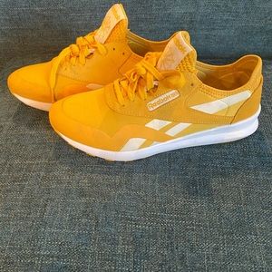 Reebok sneakers. Size 9. Yellow and white